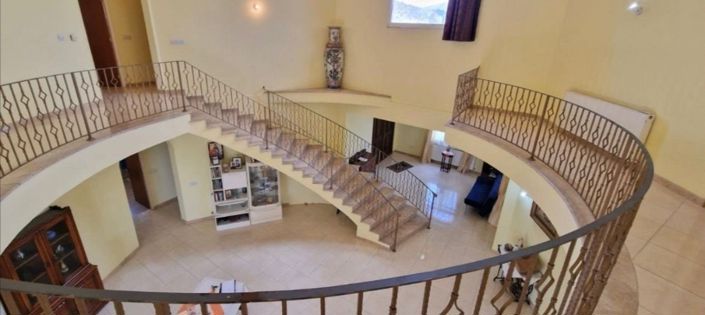 Image No.4-6 Bed House for sale