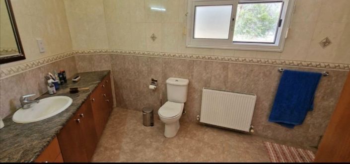 Image No.7-6 Bed House for sale