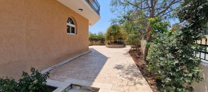 Image No.9-6 Bed House for sale