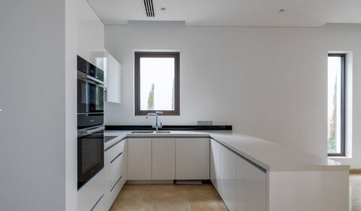 Image No.5-Maison de 5 chambres à vendre à Peyia