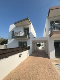 1 - Pylas, Maison
