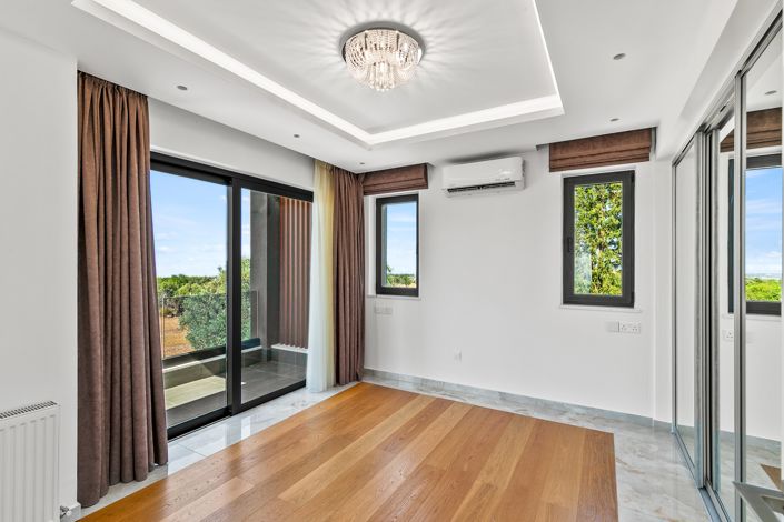 Image No.10-5 Bed House for sale