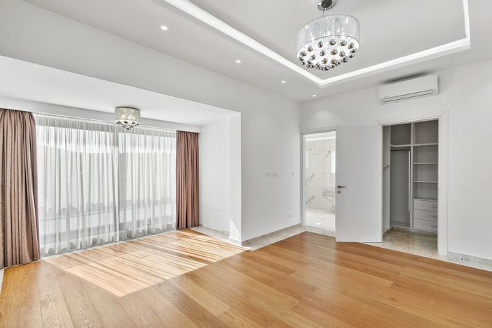 Image No.12-5 Bed House for sale