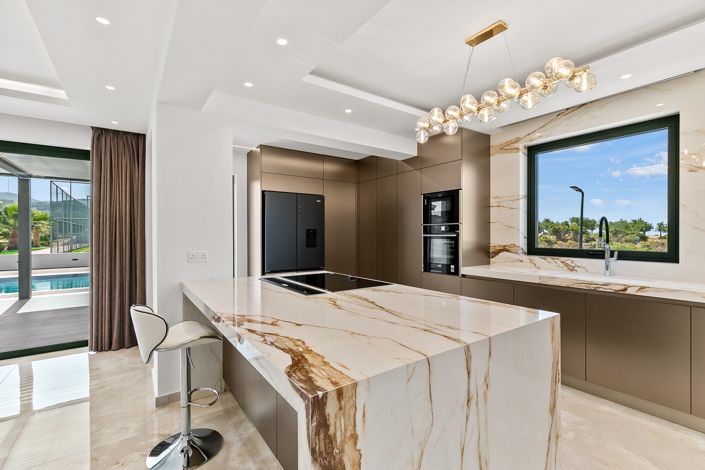 Image No.15-5 Bed House for sale