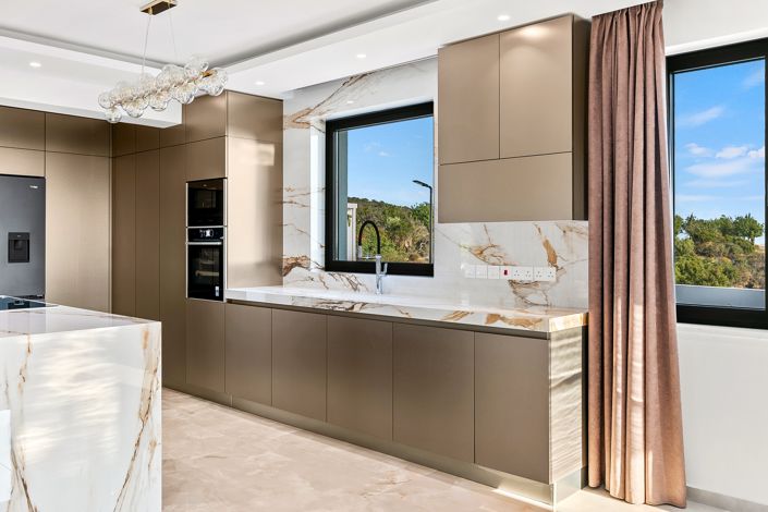 Image No.9-5 Bed House for sale