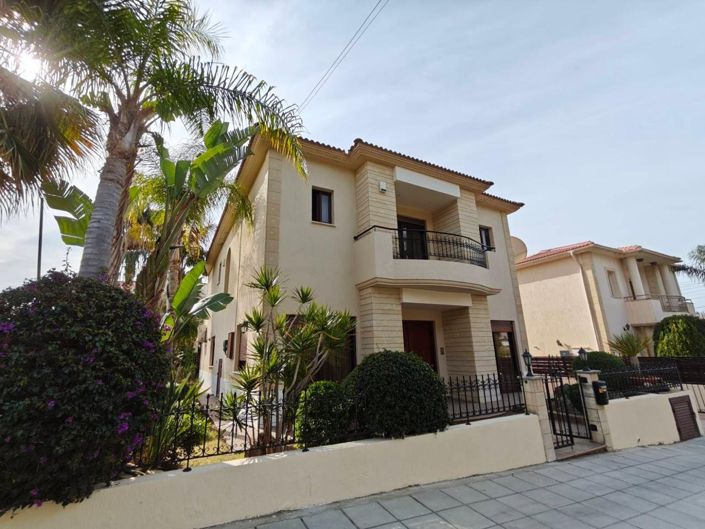 Image No.1-4 Bed House for sale
