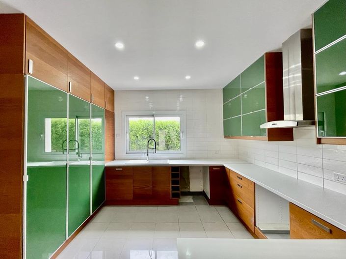 Image No.10-4 Bed House for sale