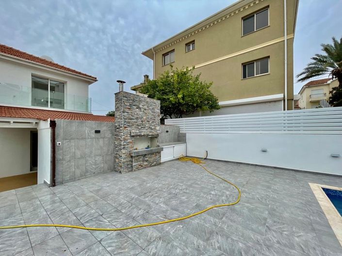 Image No.2-4 Bed House for sale