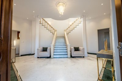 7dee68b9-86e8-43c9-acbf-b91293360e30