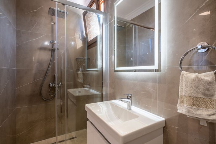 Image No.13-Villa de 6 chambres à vendre à Mouttagiaka