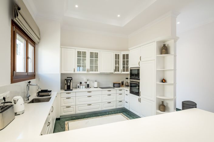 Image No.2-6 Bed Villa for sale