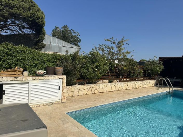 Image No.11-3 Bed House for sale