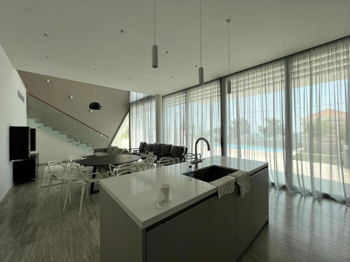 Image No.20-4 Bed House for sale