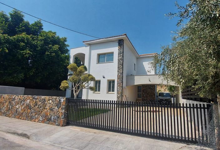 Image No.1-6 Bed House for sale