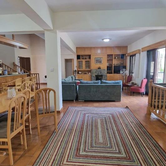 Image No.1-5 Bed House for sale