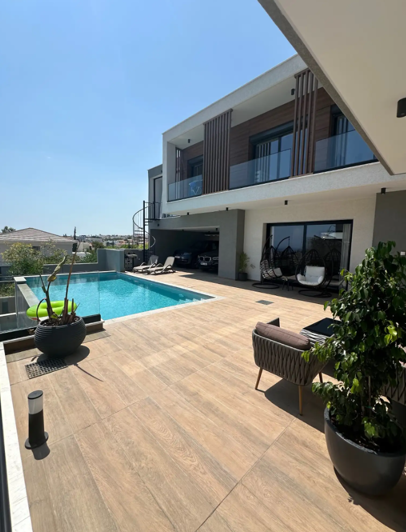 Image No.1-5 Bed House for sale