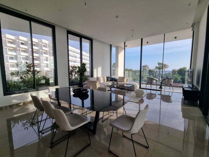Image No.1-4 Bed Apartment for sale