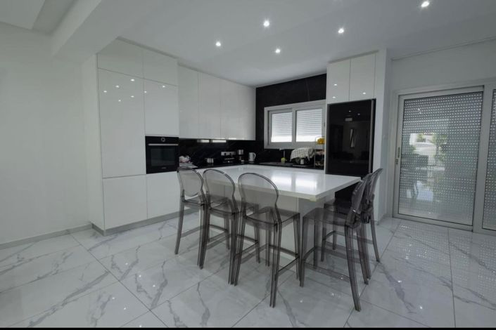 Image No.10-3 Bed House for sale