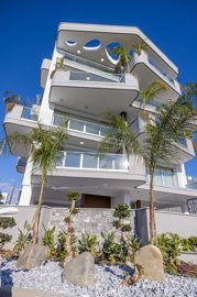 e28112bb-4340-4050-a453-40863167c545