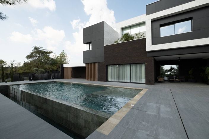 Image No.24-7 Bed House for sale