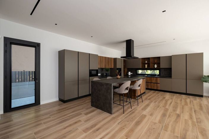 Image No.5-7 Bed House for sale