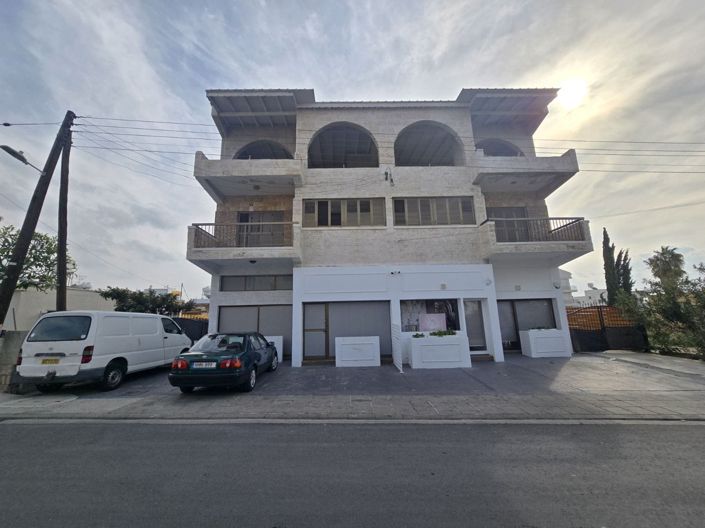 Image No.1-Commercial à vendre à Limassol