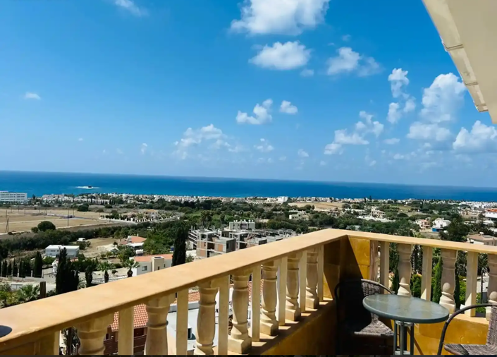 Image No.1-4 Bed House for sale