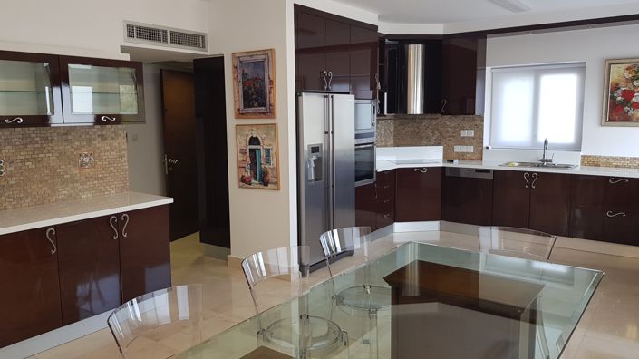 Image No.18-4 Bed House for sale