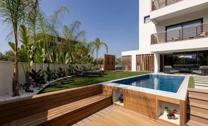 Image No.1-4 Bed House for sale