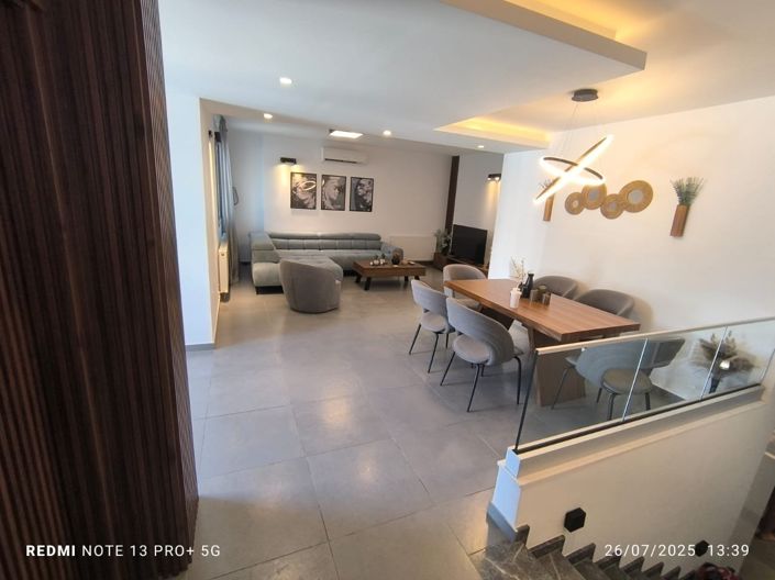 Image No.1-4 Bed House for sale