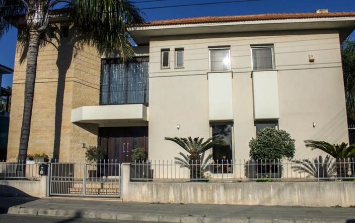 Image No.1-5 Bed House for sale
