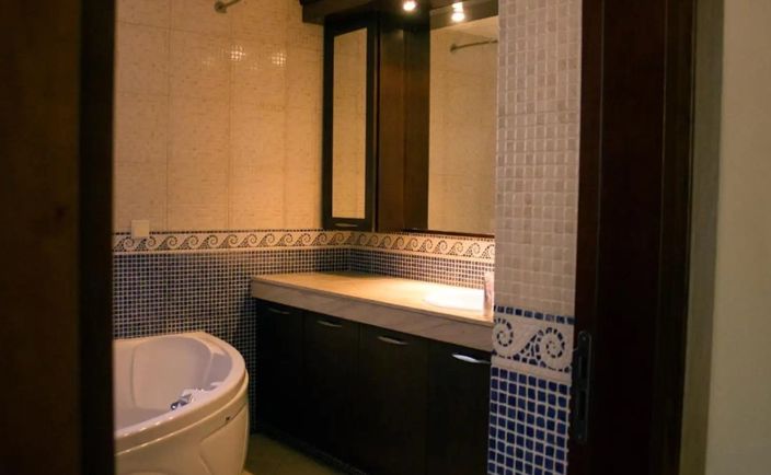 Image No.12-5 Bed House for sale