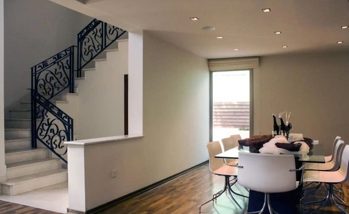 Image No.6-5 Bed House for sale