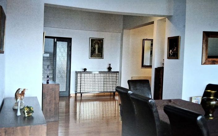 Image No.2-4 Bed House for sale