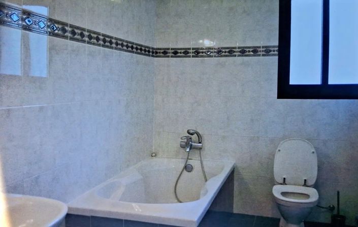 Image No.6-4 Bed House for sale