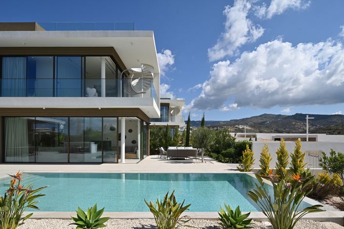 Image No.2-6 Bed House for sale