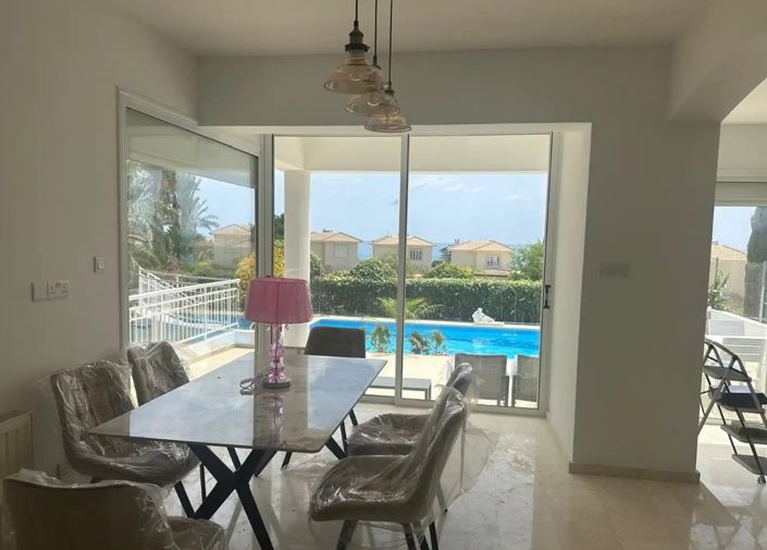 Image No.1-4 Bed House for sale