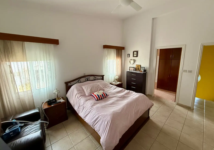 Image No.4-4 Bed House for sale