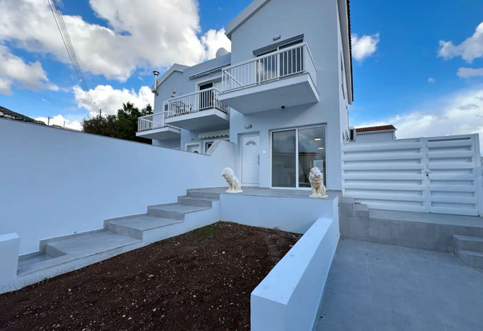 Image No.1-2 Bed House for sale