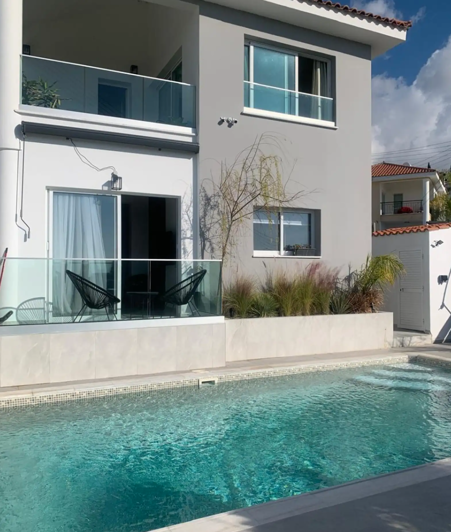 Image No.1-4 Bed House for sale