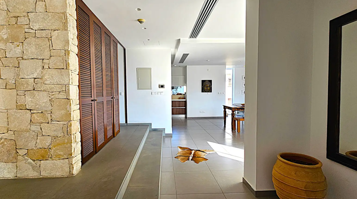 Image No.8-5 Bed House for sale