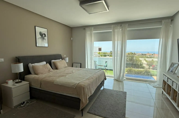 Image No.7-4 Bed House for sale