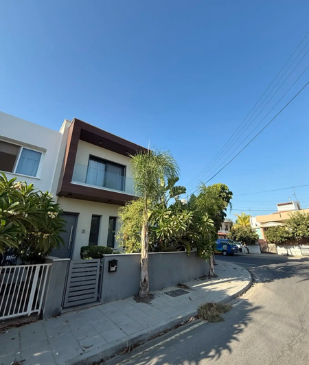 Image No.1-3 Bed House for sale