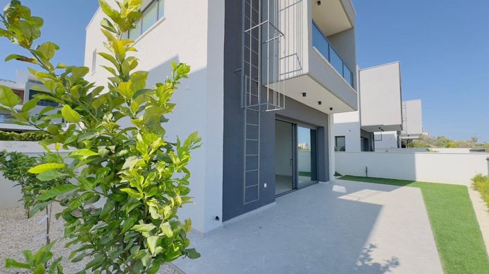 Image No.10-2 Bed House for sale