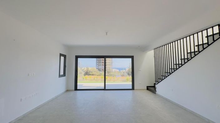 Image No.4-2 Bed House for sale