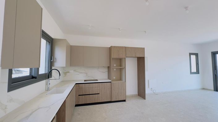 Image No.6-2 Bed House for sale