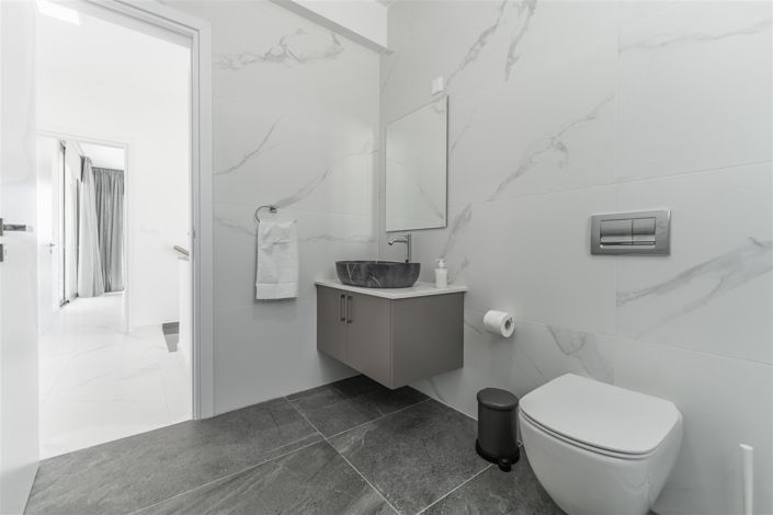 Image No.20-5 Bed Villa for sale