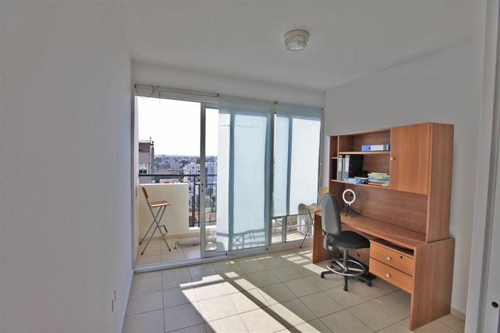 Image No.2-Appartement de 2 chambres à vendre à Strovolos