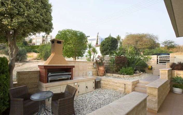 Image No.6-5 Bed House for sale