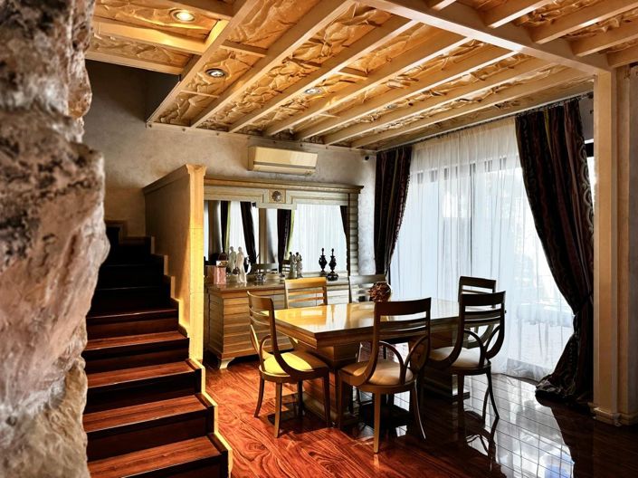 Image No.2-4 Bed House for sale